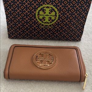 Tory Burch Amanda Continental ZIP Wallet